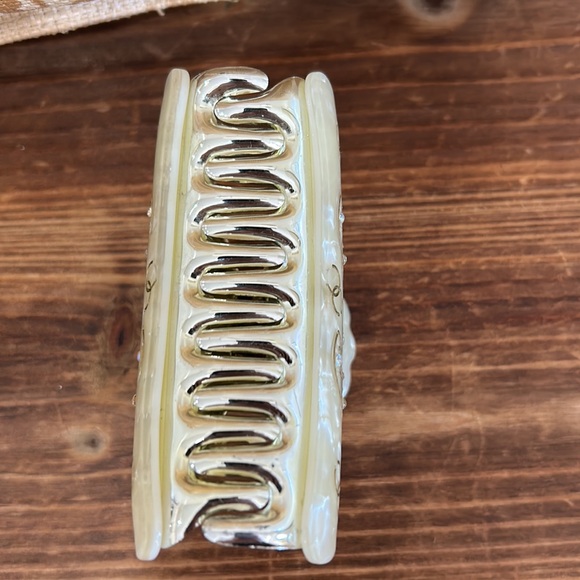 Chanel - Picture 3 of 6